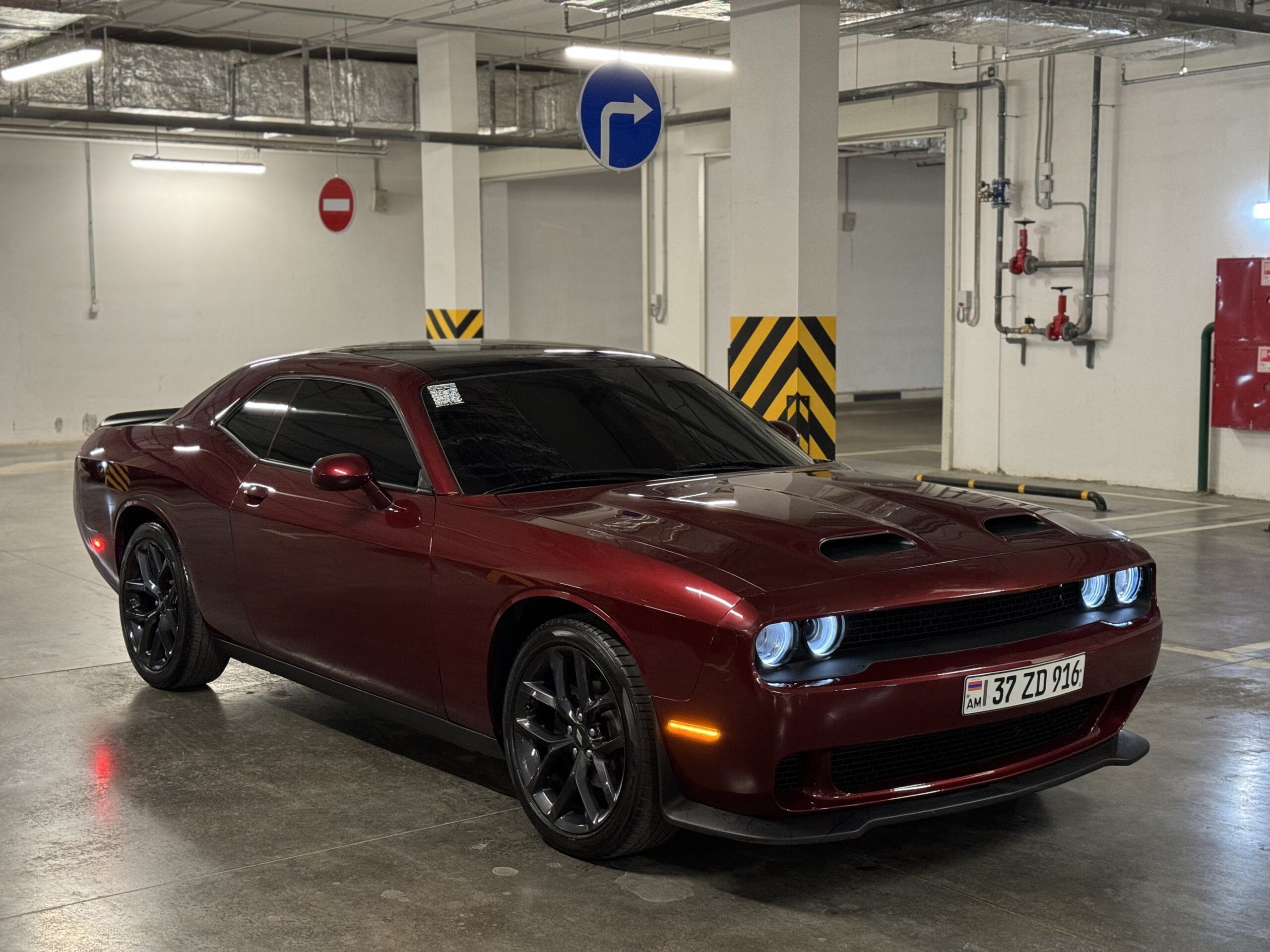Dodge Challenger — фото 1