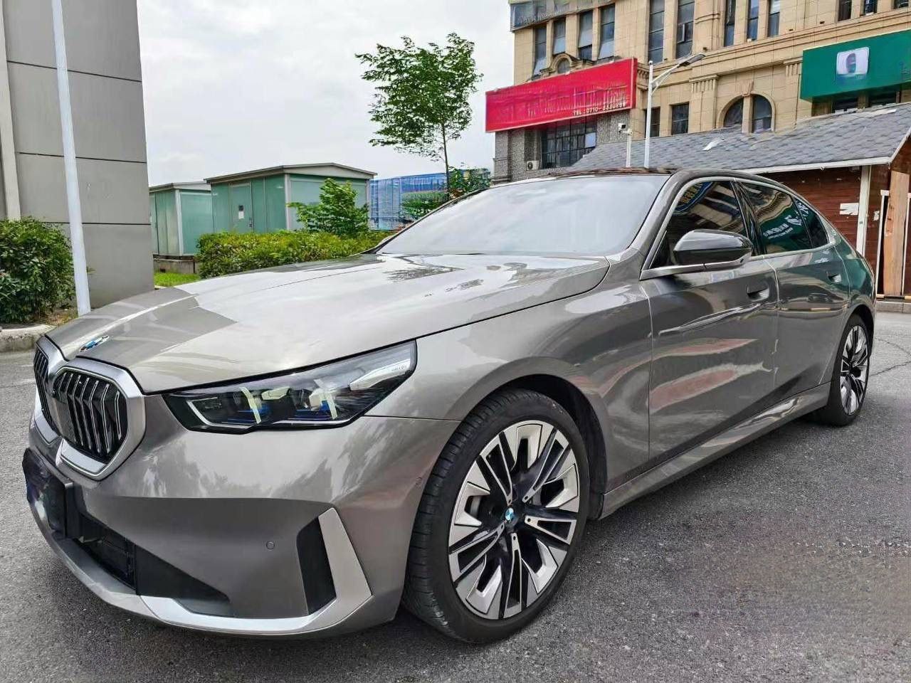 BMW 530Li Premium Luxury Package 2024 — фото 1