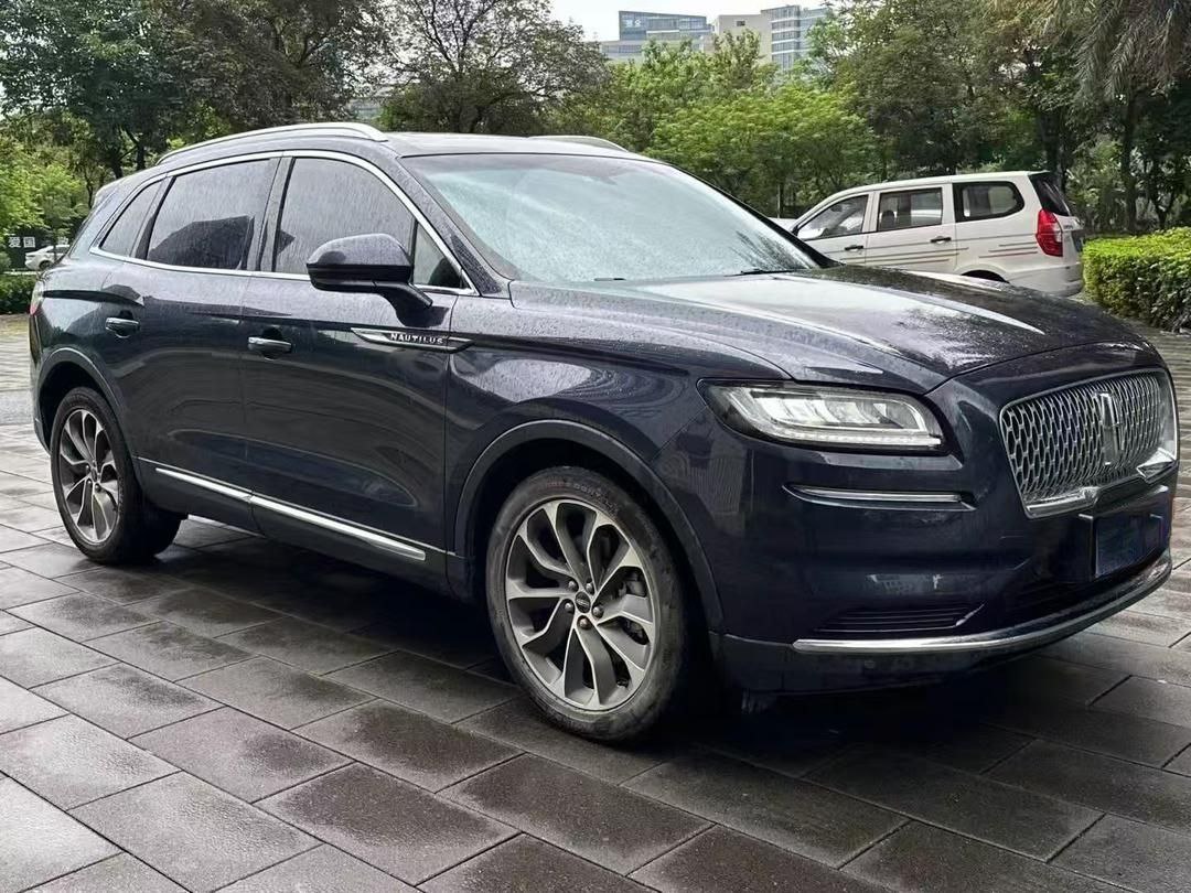 Lincoln Navigator Premium Edition 2.0T 4WD 2022 — фото 1