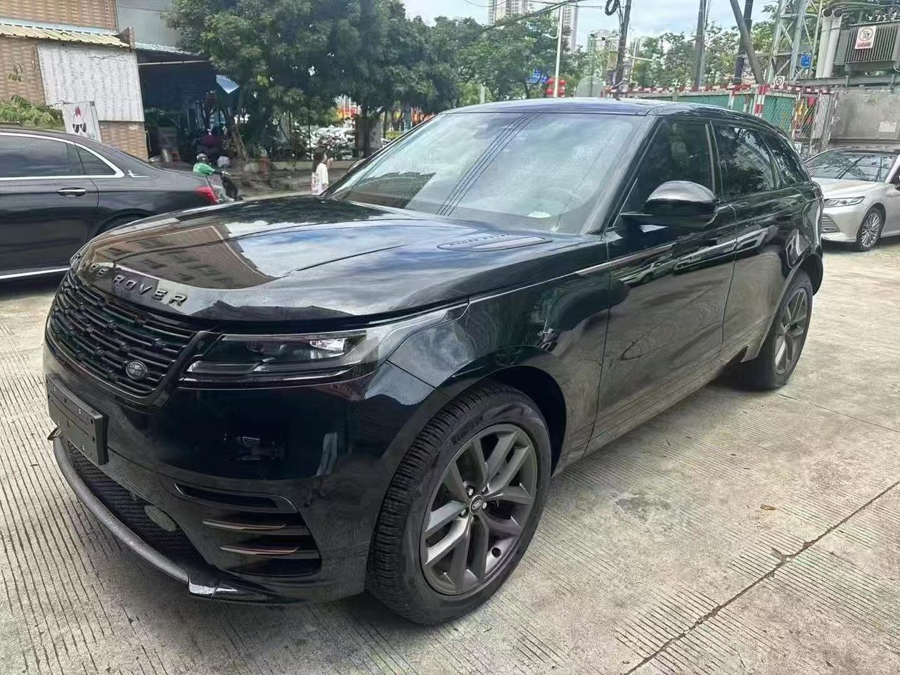 Land Rover Range Rover Velar Dynamic SE 2.0T 250HP 4WD 2023 — фото 1