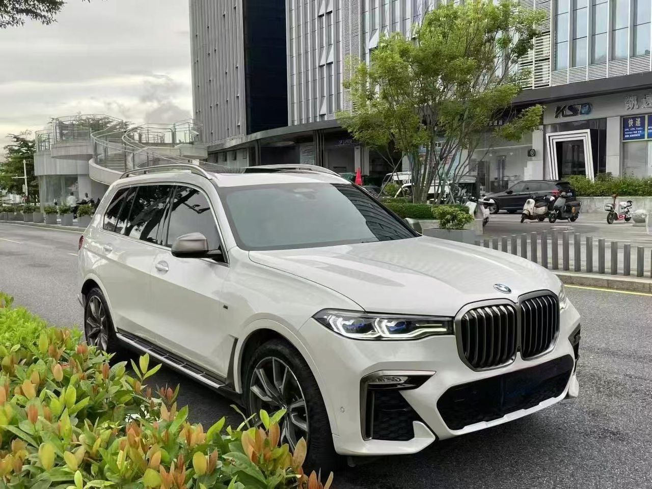 BMW X7 xDrive M50i 2020 — фото 1