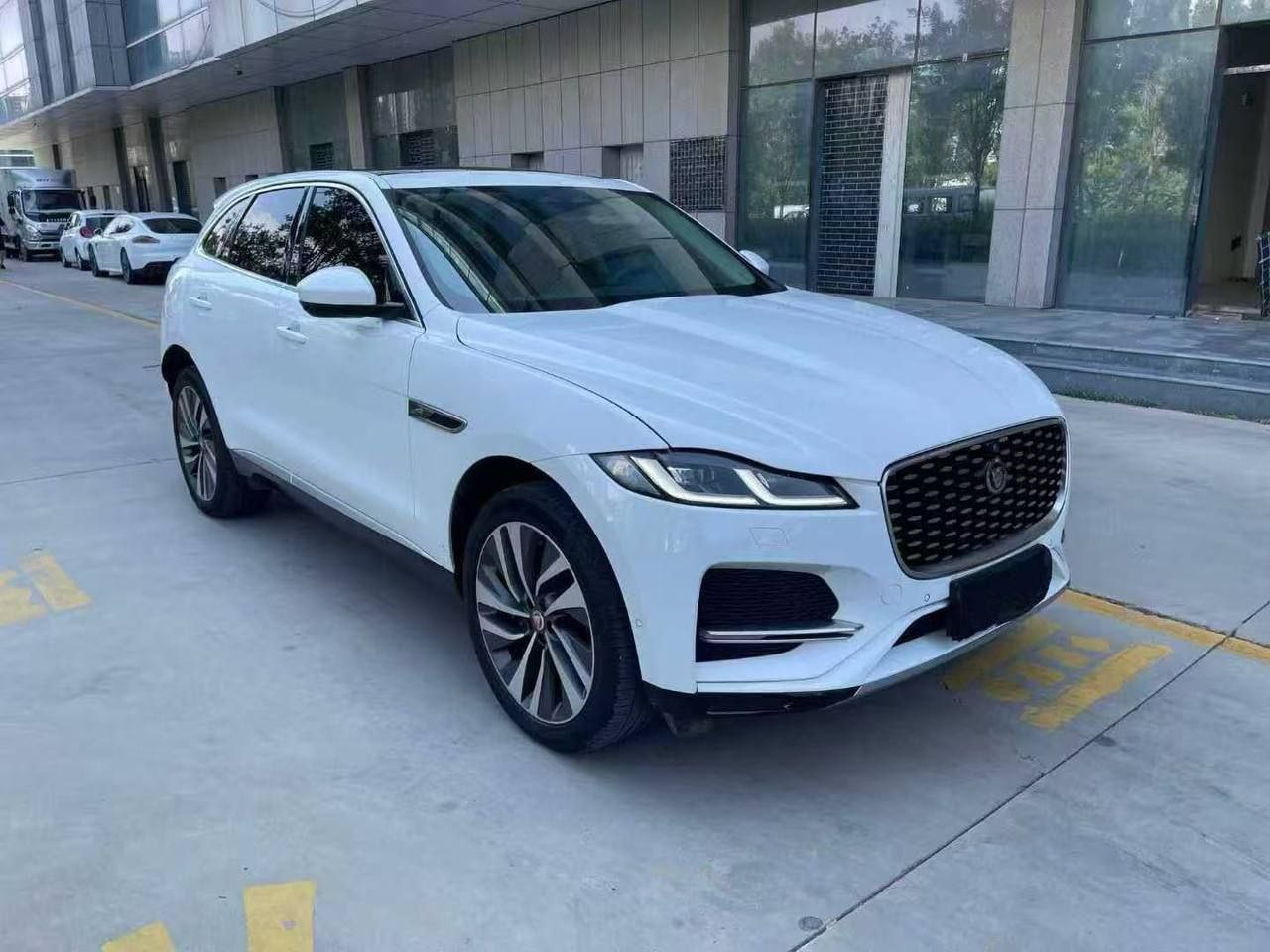 Jaguar F-Pace 250PS 2.0T 4WD 2022 — фото 1