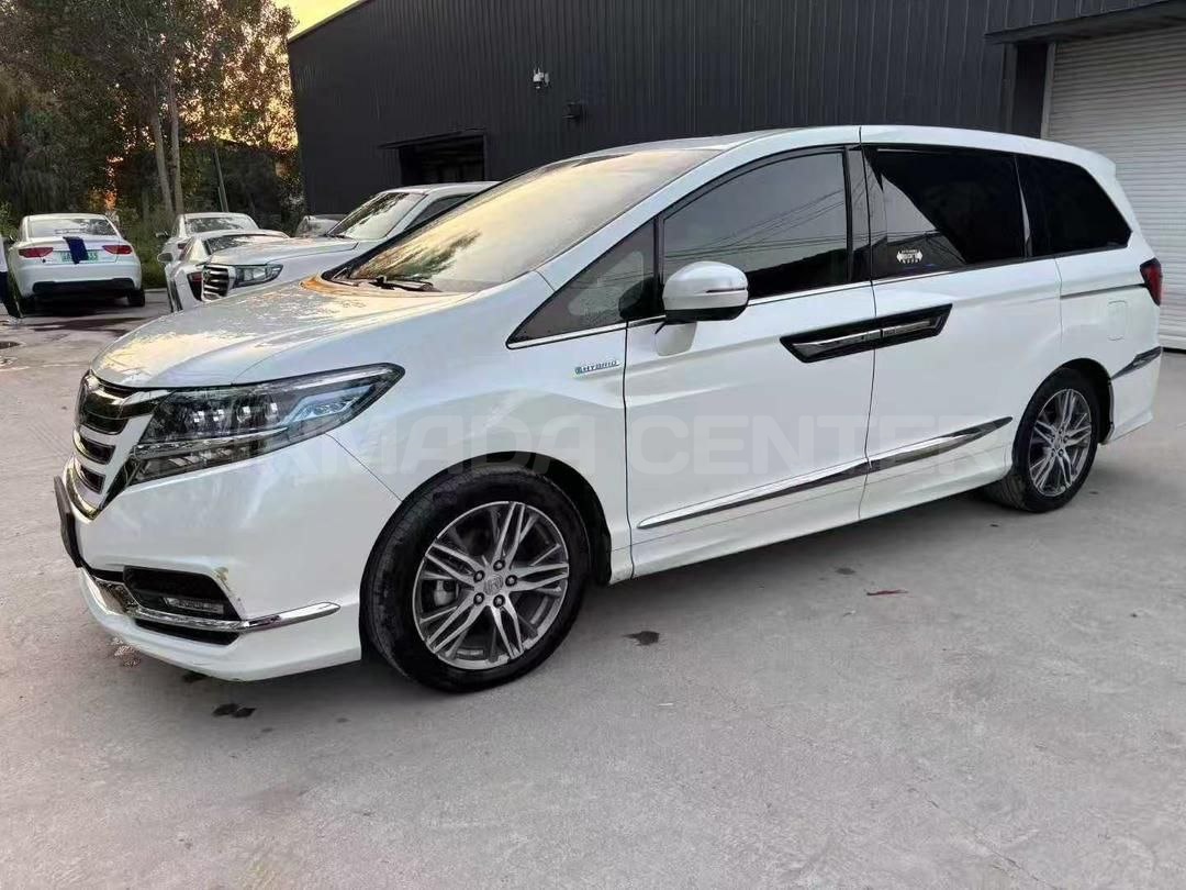 Honda Elysion Luxury Edition Hybrid 2021 — фото 1