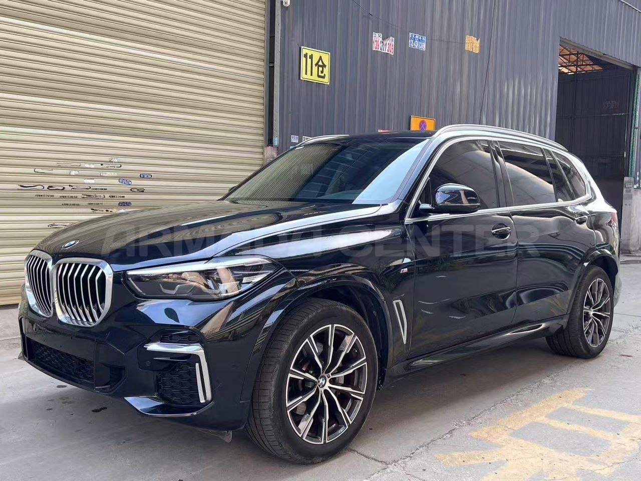 BMW X5 xDrive 30Li M Sport Package — фото 1