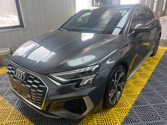 Audi A3L 22 Luxury Sport Edition 1.4T 150HP 2WD 2021 — фото 1