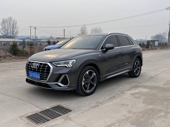 Audi Q3 1.4T 150HP 2WD 2022 | Серый | — фото 1