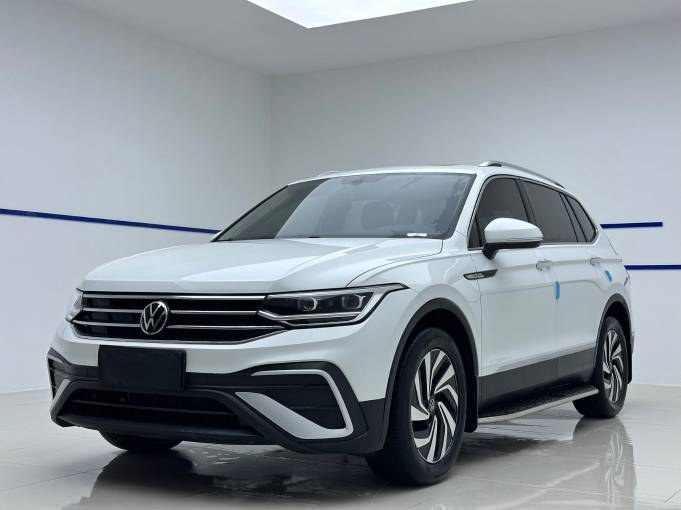Volkswagen Tiguan L 1.4T 150HP 2WD 2023 | Белый | — фото 1
