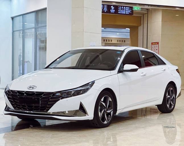Hyundai Elantra 1.5L 115HP 2WD 2022 — фото 1