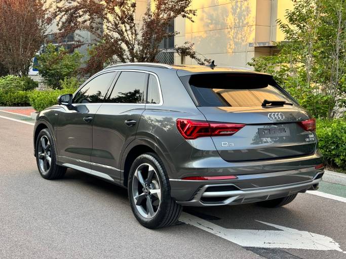 Audi Q3 1.4L 150HP 2WD 2022 | Пепел | — фото 1