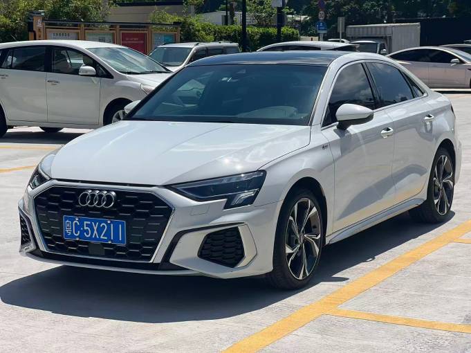 Audi A3L 22 A3L Luxury Sport 1.4L 150HP 2WD 2022 — фото 1