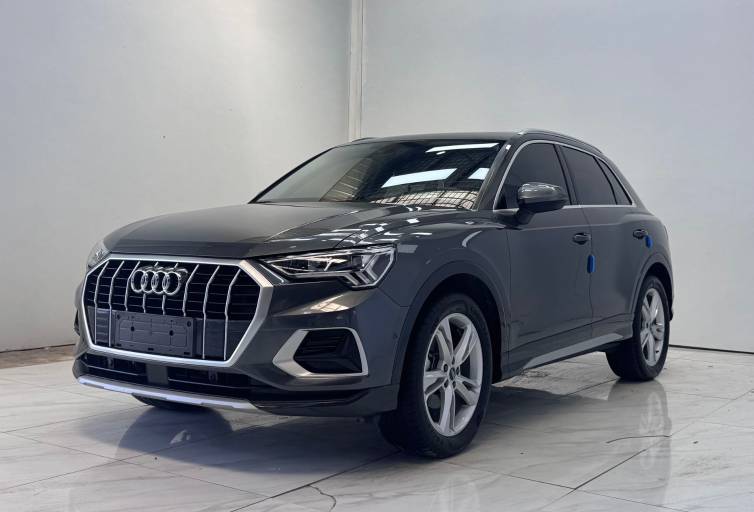 Audi Q3 — фото 1
