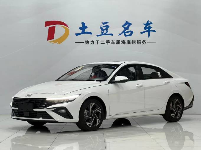 Hyundai Elantra — фото 1