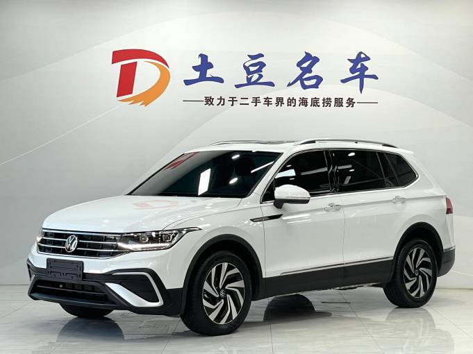 Volkswagen Tiguan L — фото 1