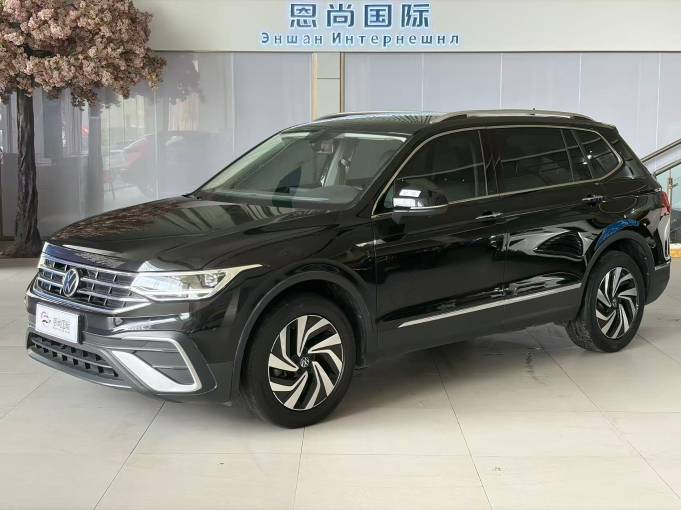 Volkswagen Tiguan — фото 1
