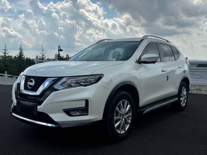 Nissan X-Trail — фото 1