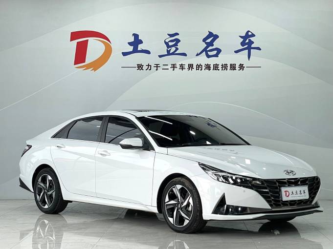 Hyundai Elantra — фото 1