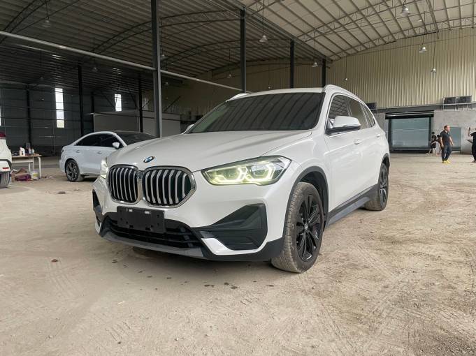BMW X1 — фото 1