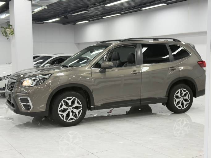 Subaru Forester — фото 1