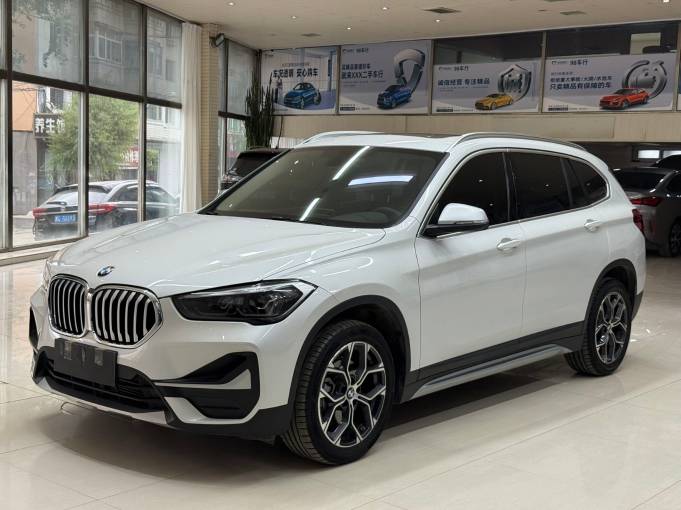 BMW X1 — фото 1