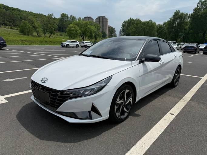 Hyundai Elantra — фото 1