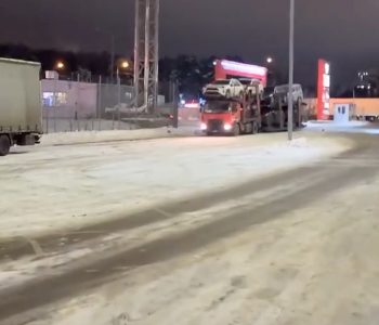 Очередной автовоз прибыл в Москву: разгружаем автомобили!