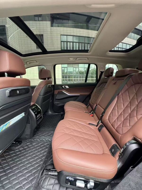 BMW X7 xDrive40i Premium Luxury Edition Rear View