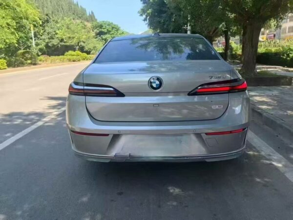 BMW 735Li M Sport 2022 Side View