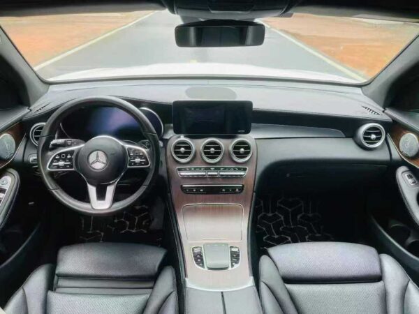 Mercedes-Benz GLC300L 4MATIC Dynamic Edition 2021 Dashboard