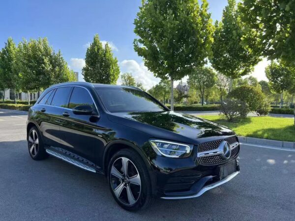 Mercedes-Benz GLC300L 4MATIC Dynamic Edition 2022 Side View
