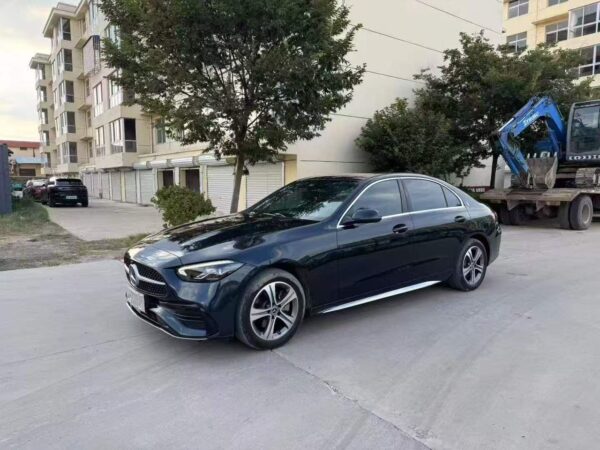 Mercedes-Benz C200L Sport 1.5T Side View