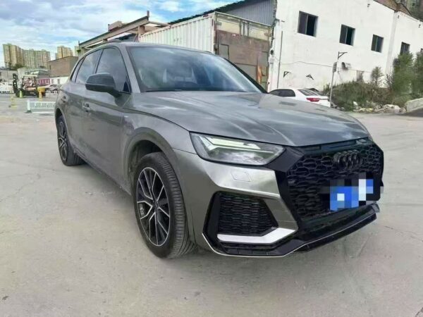 Audi Q5L 45T Luxury Edition Side View