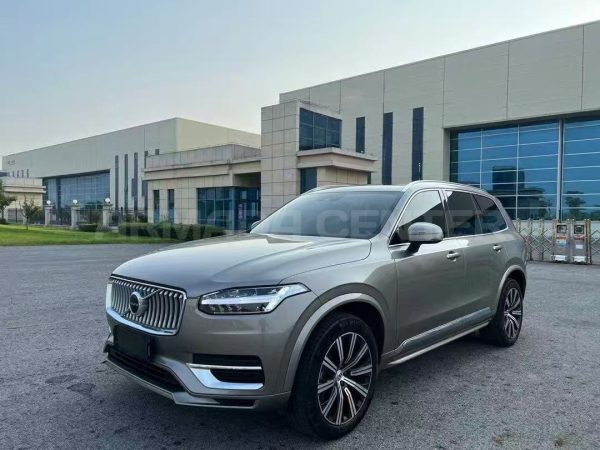 Volvo XC90 B6 Side View
