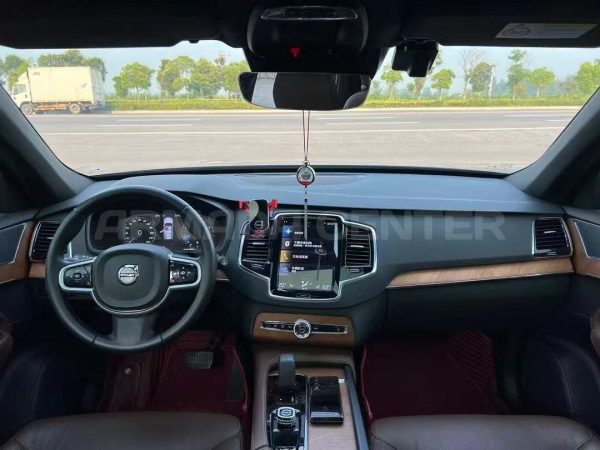 Volvo XC90 B6 Dashboard