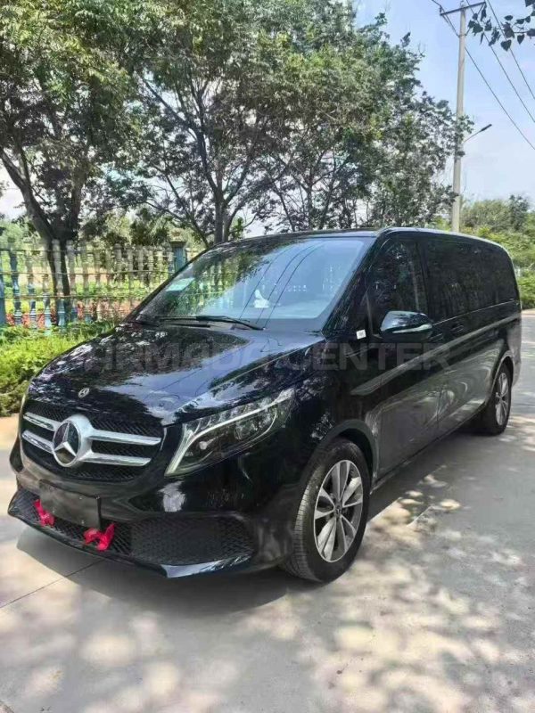Mercedes-Benz V260 Side View