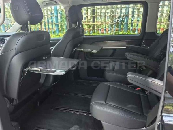 Mercedes-Benz V260 Seating