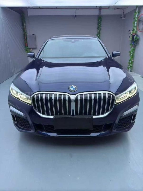 BMW 740Li M Sport 2022 Front View