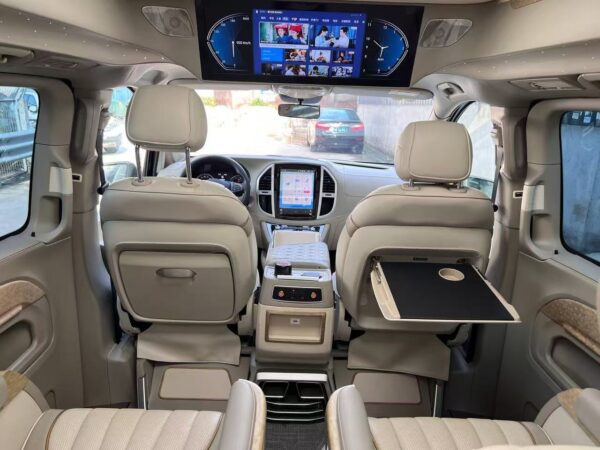 Mercedes-Benz Vito High-Top Rear View