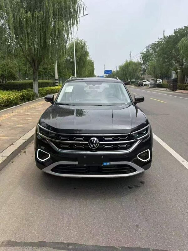 Volkswagen Tayron 300TSI Luxury Plus Edition Front View