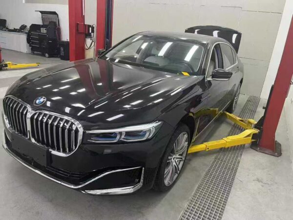 BMW 740Li xDrive 2020 Front View
