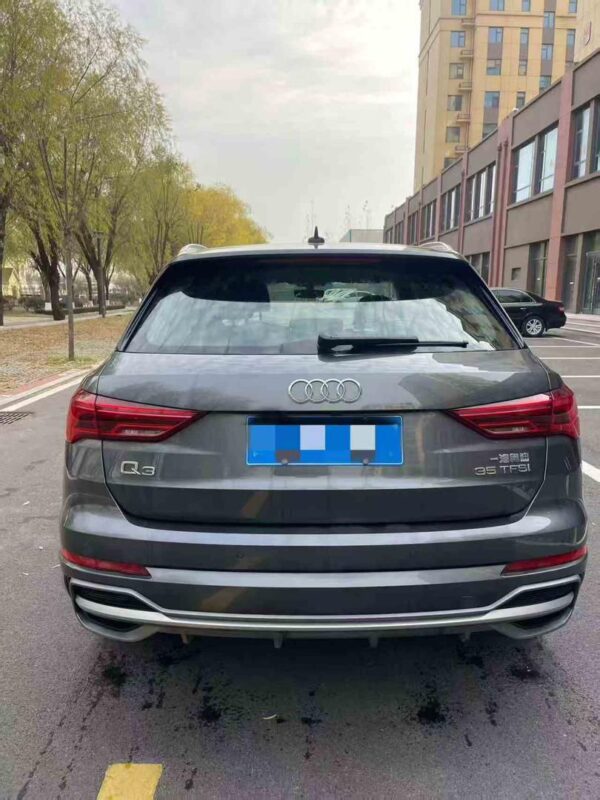 Audi Q3 Side View