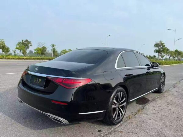 Mercedes S400L Вид сзади