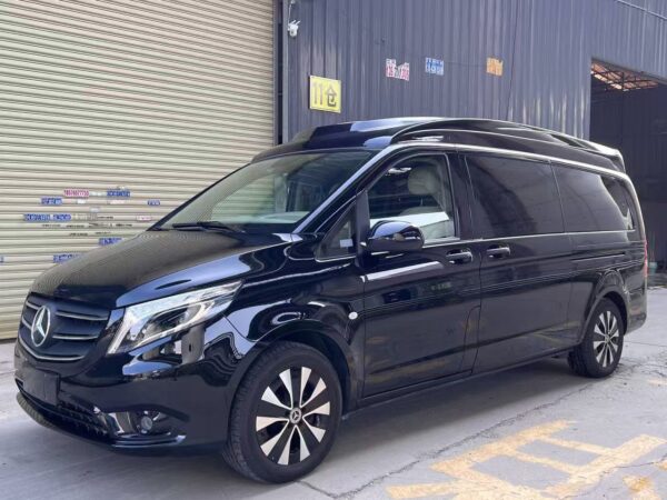 Mercedes-Benz Vito High-Top Side View