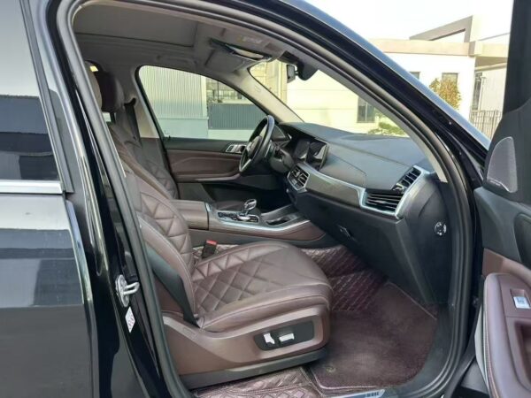 BMW X5 xDrive30Li M Sport 2022 Trunk
