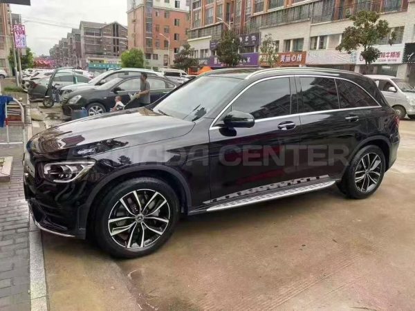 Mercedes-Benz GLC300L 4MATIC Dynamic Side View