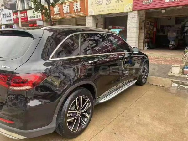 Mercedes-Benz GLC300L 4MATIC Dynamic Detail View