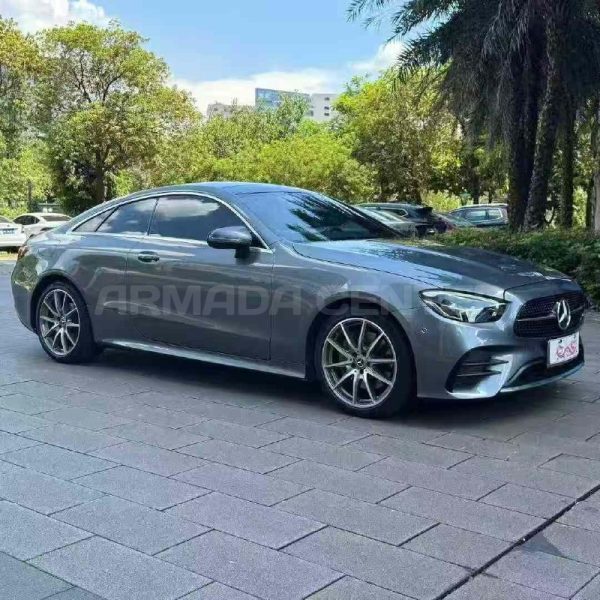 Mercedes-Benz E260 Coupe 2022, боковая видимость