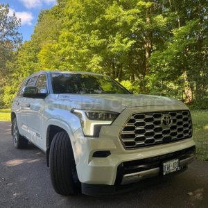 Toyota Sequoia Platinum 2025 — передний вид