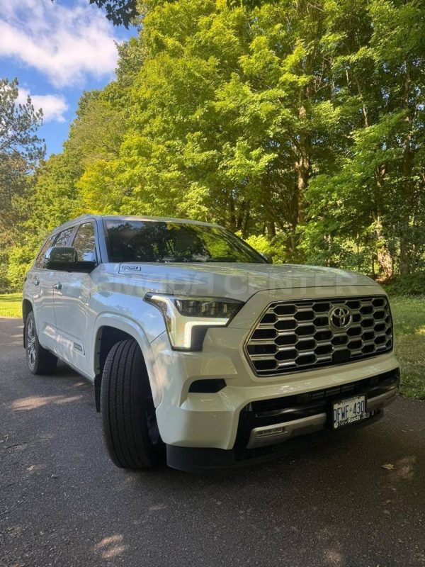 Toyota Sequoia Platinum 2025 — передний вид