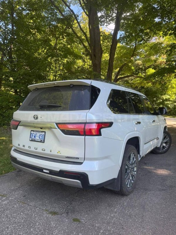 Toyota Sequoia Platinum 2025 — детали интерьера