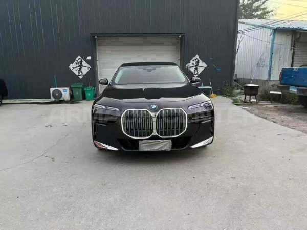 BMW 735Li M Sport 3.0T 2022 Front View